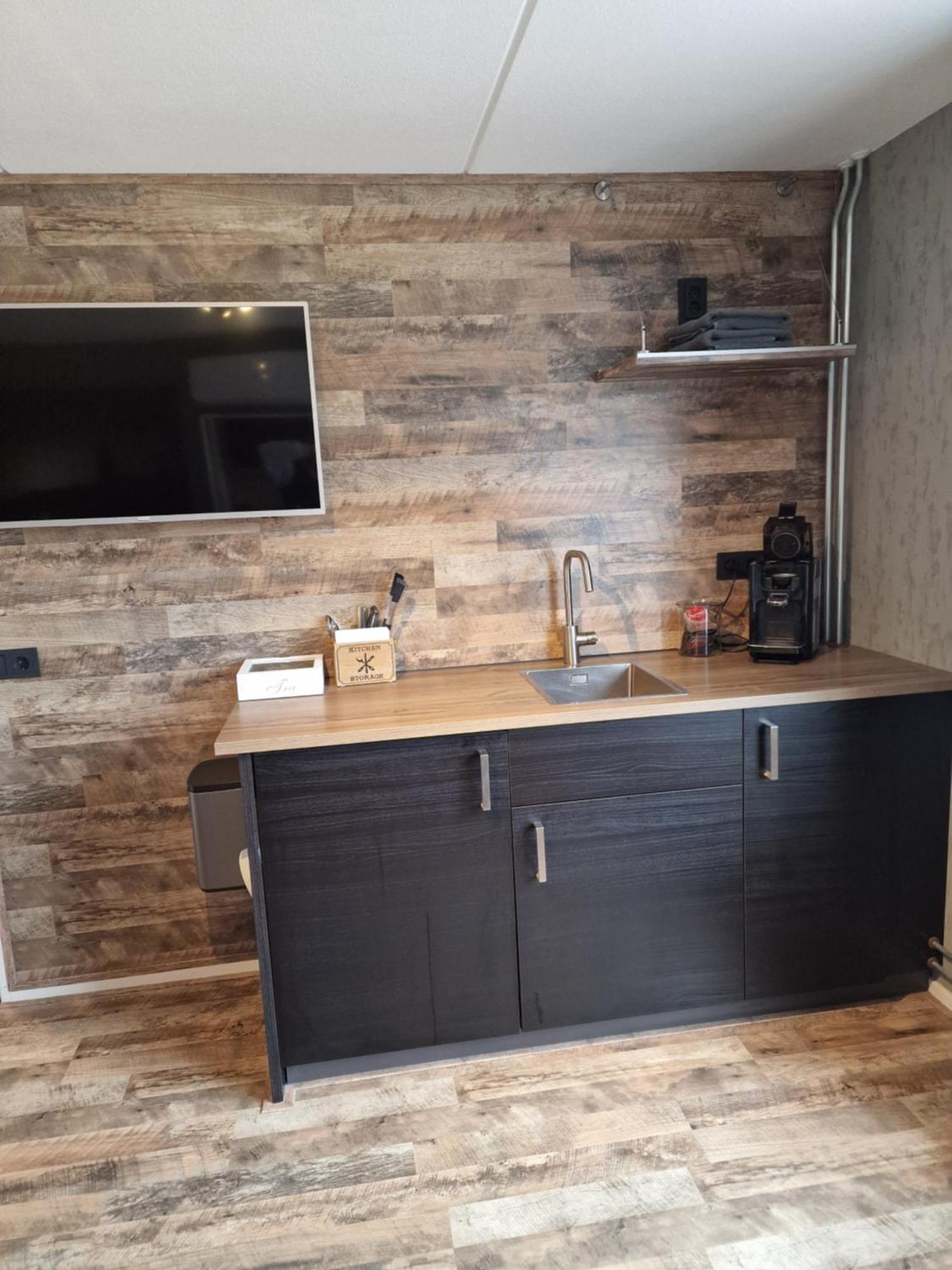 Bed & Budget Mackenzieplaats Wilp ภายนอก รูปภาพ